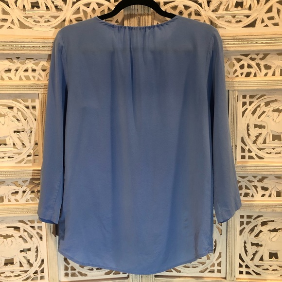 Soft blue top - Picture 4 of 5